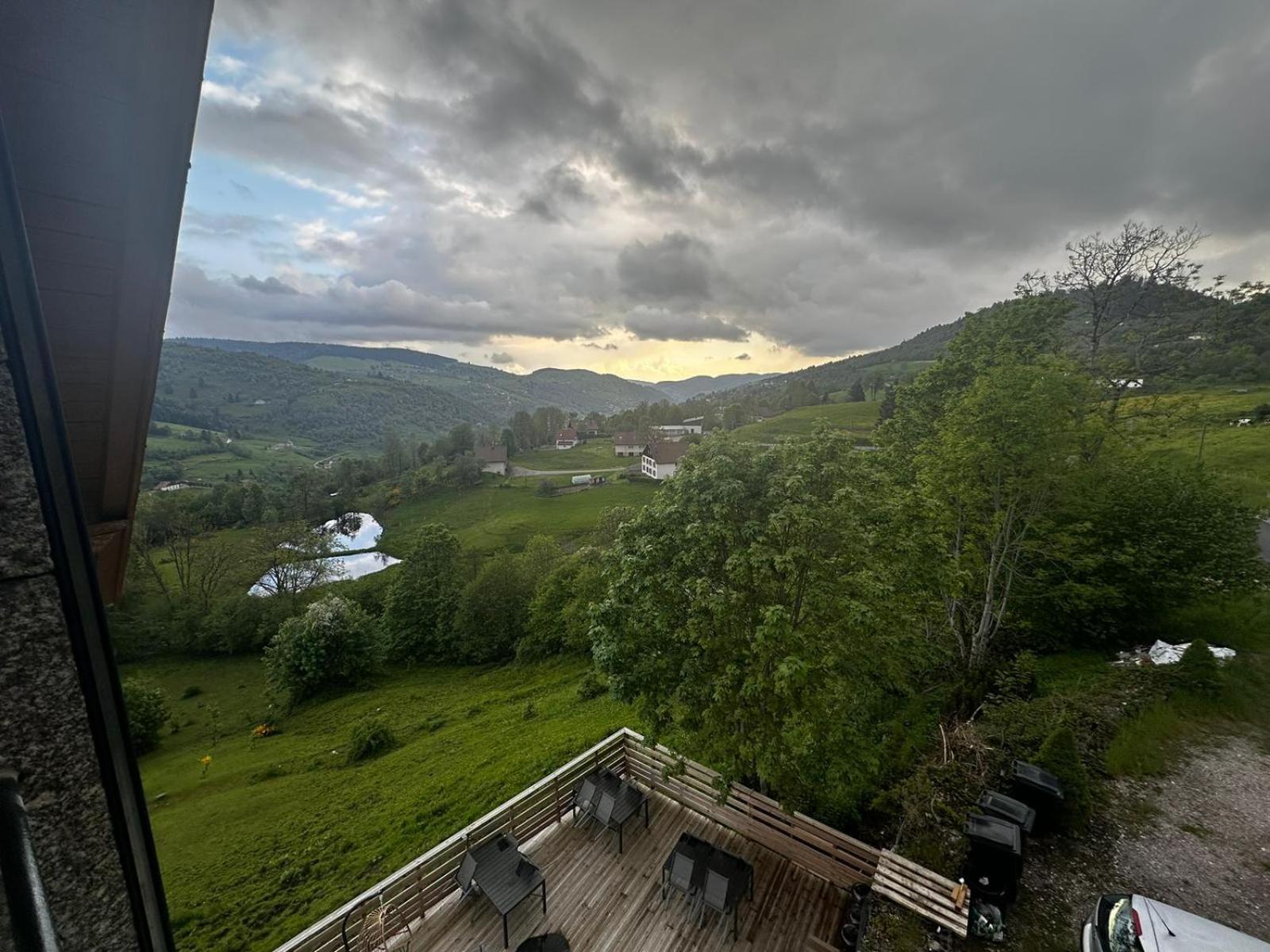 Les Chalets Bambi & Jacuzzi Privatif La Bresse Rom bilde