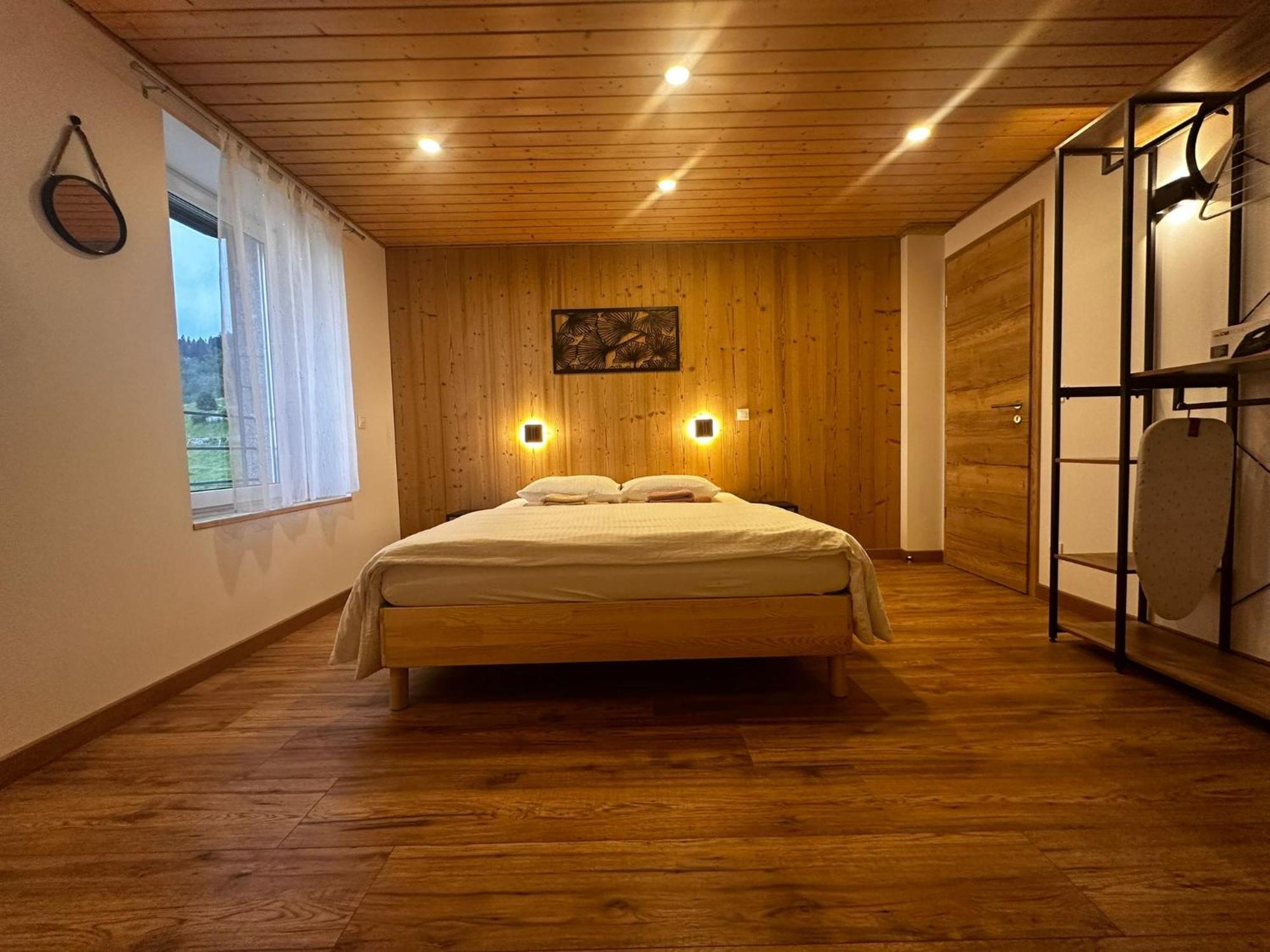 Les Chalets Bambi & Jacuzzi Privatif La Bresse Rom bilde